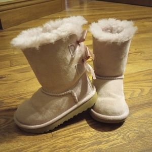 Girls UGG Bailey Bow II boots, size 8